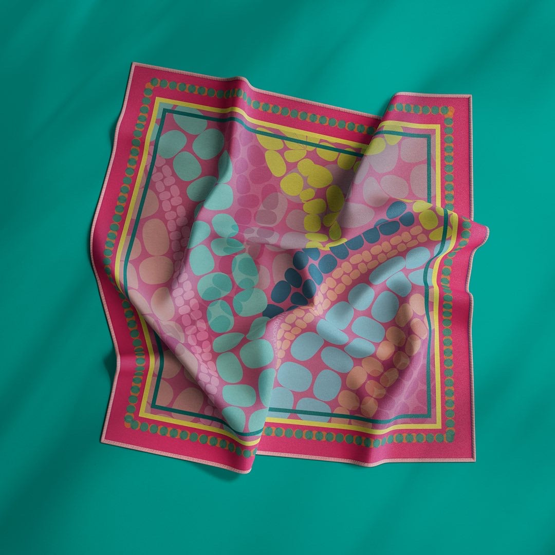 Pañuelo logo fucsia